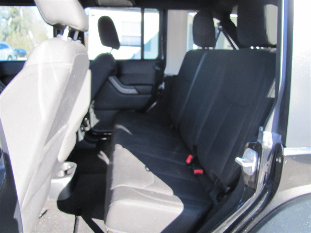Jeep Wrangler photo 10