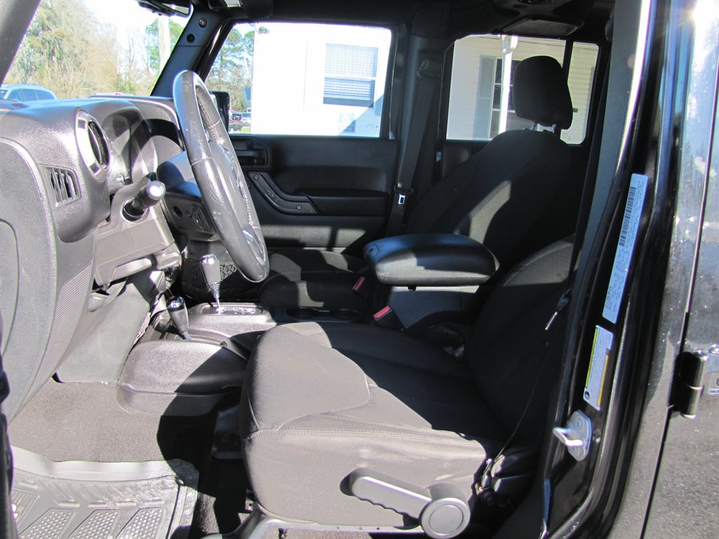 Jeep Wrangler photo 9