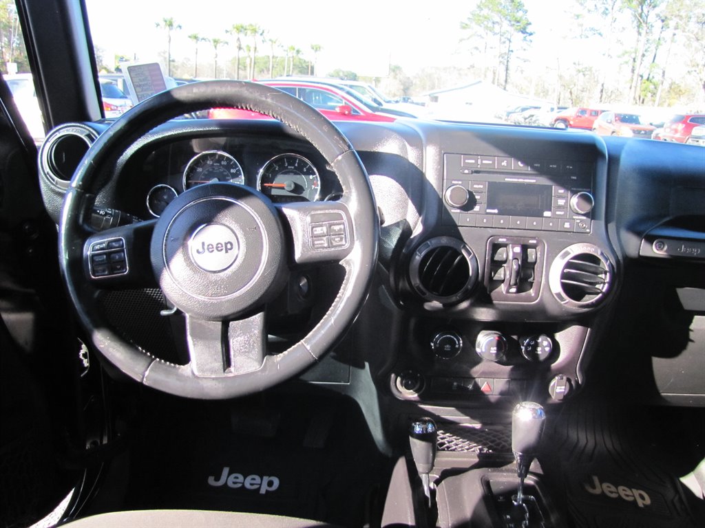 Jeep Wrangler photo 11