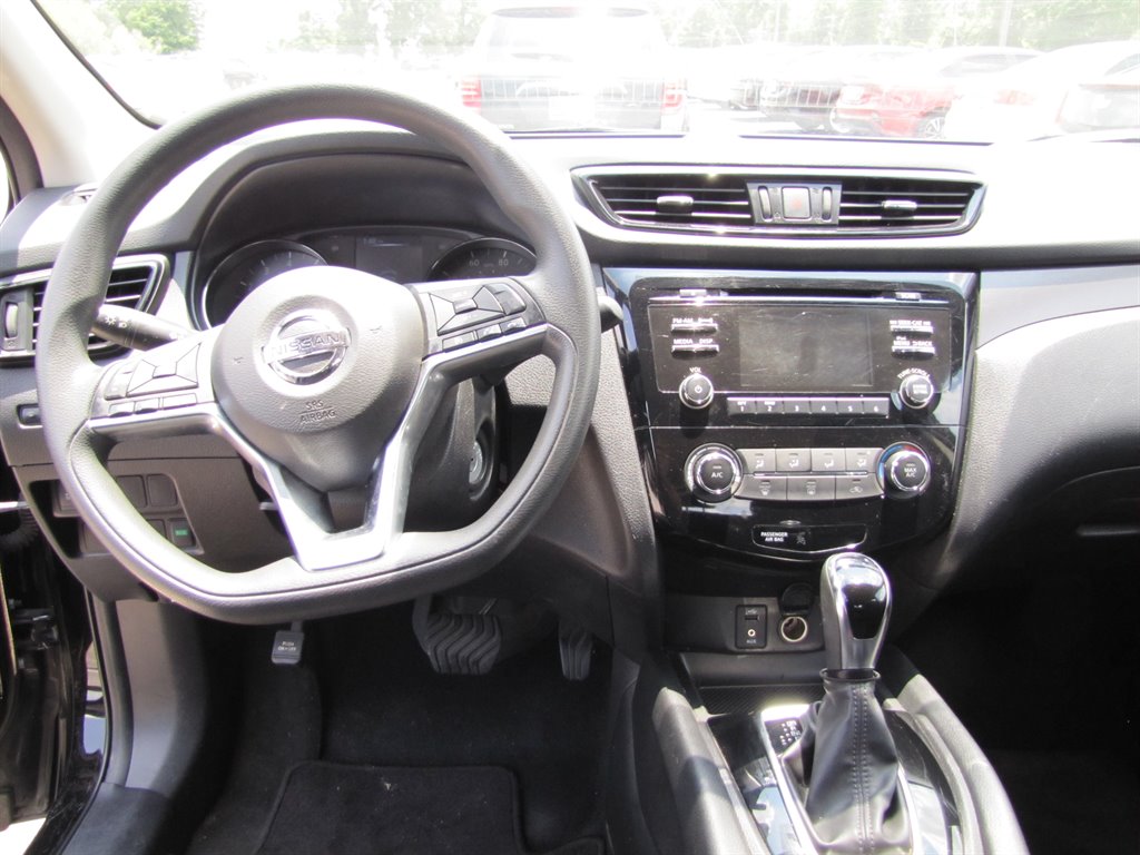 Nissan Rogue Sport photo 11