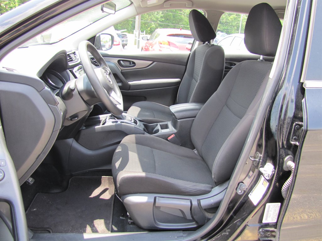 Nissan Rogue Sport photo 9