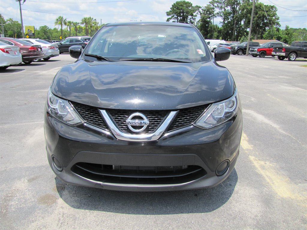 Nissan Rogue Sport photo 2