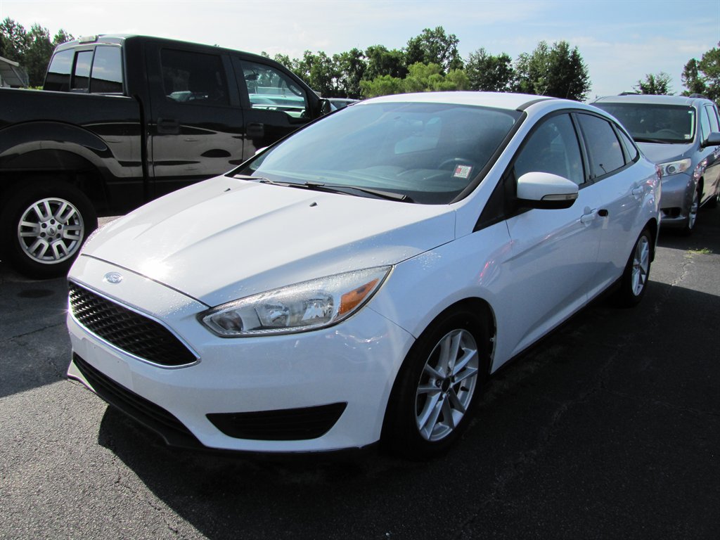 2016 Ford Focus SE's photo