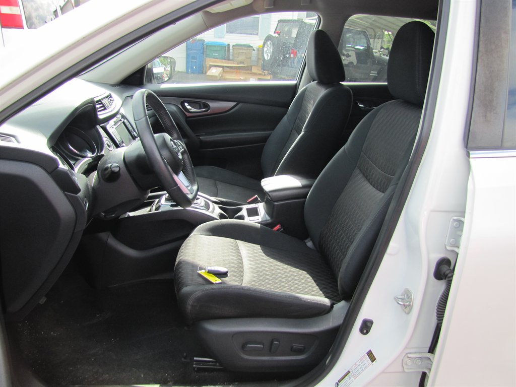 2019 Nissan Rogue SV - Photo 7