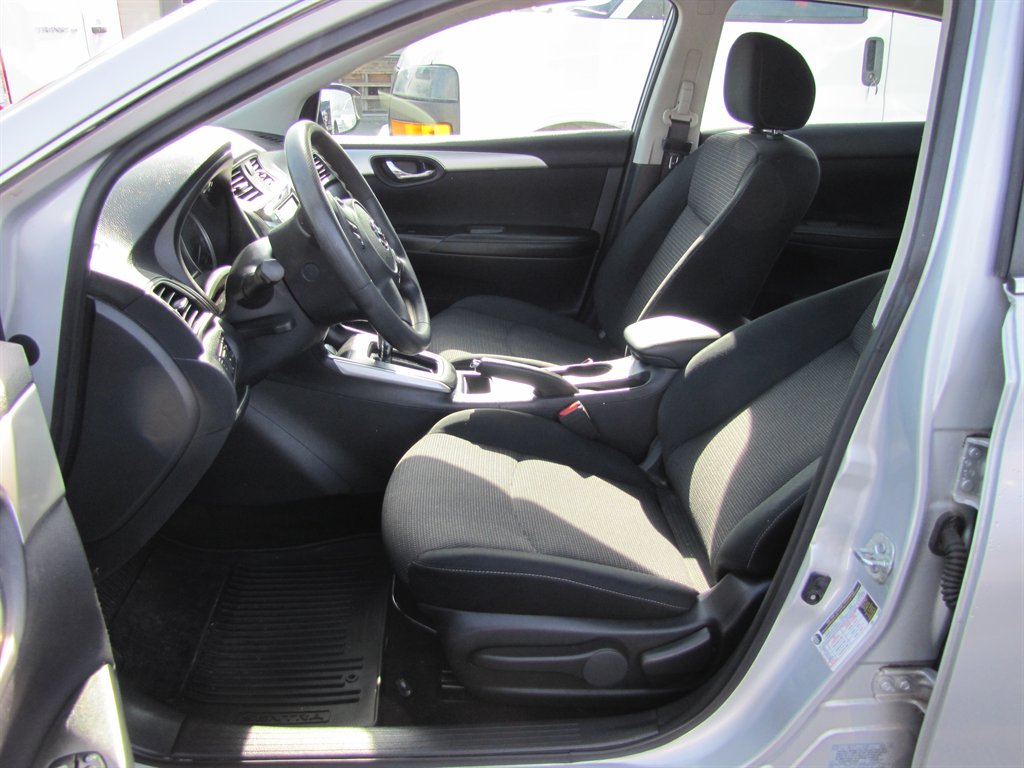 Nissan Sentra photo 7