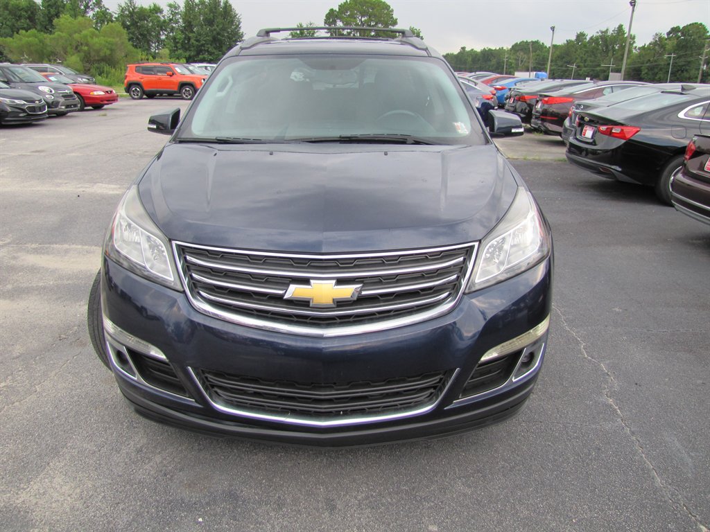 Chevrolet Traverse photo 2