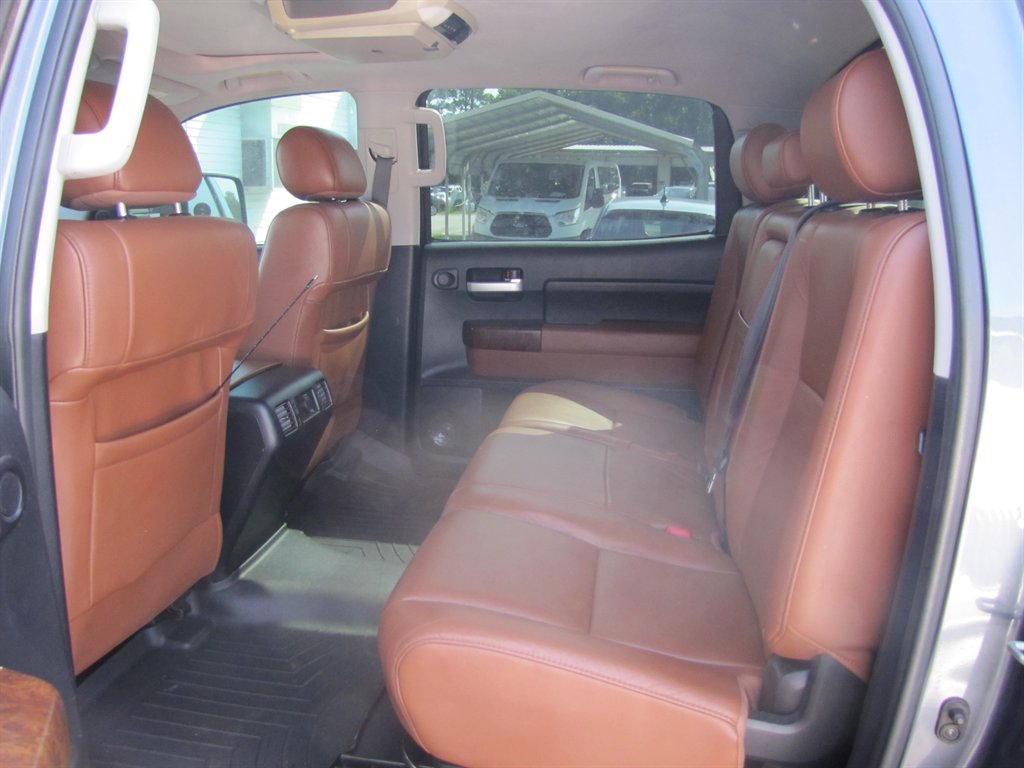 Toyota Tundra photo 8