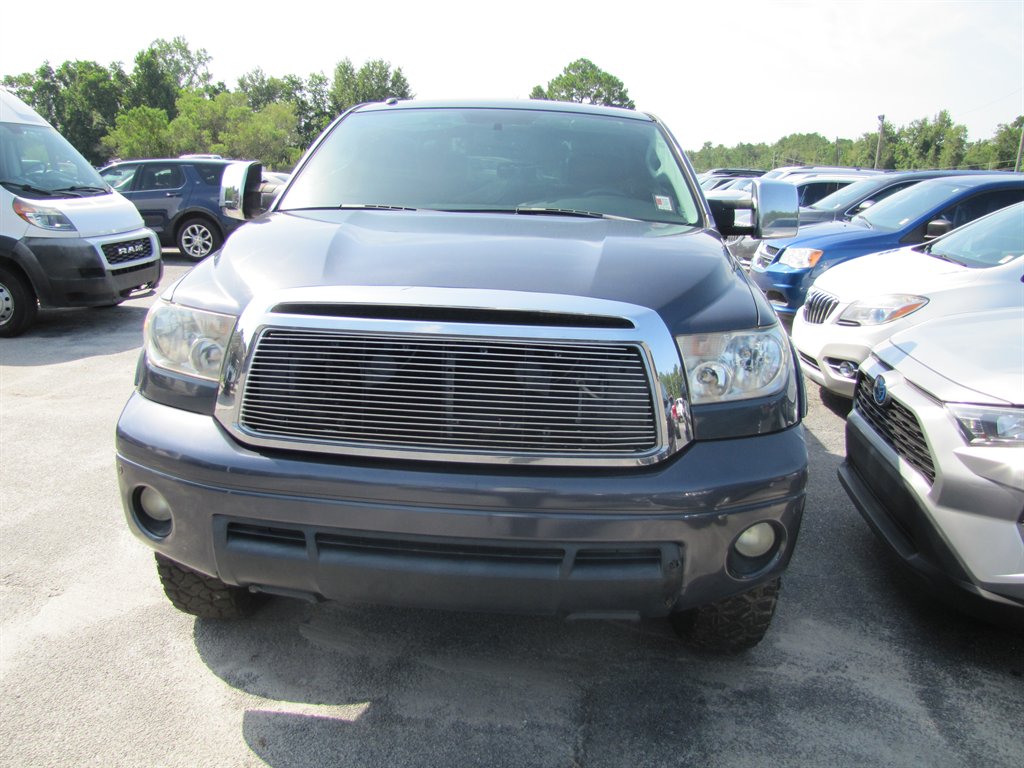 Toyota Tundra photo 2