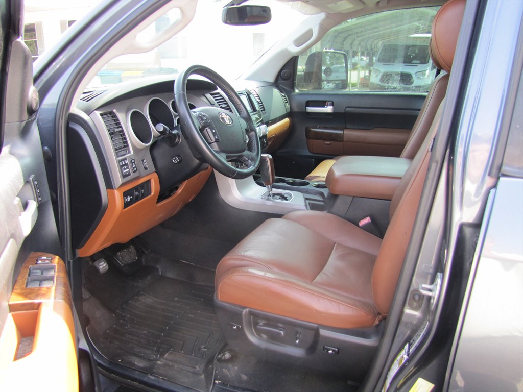 Toyota Tundra photo 9