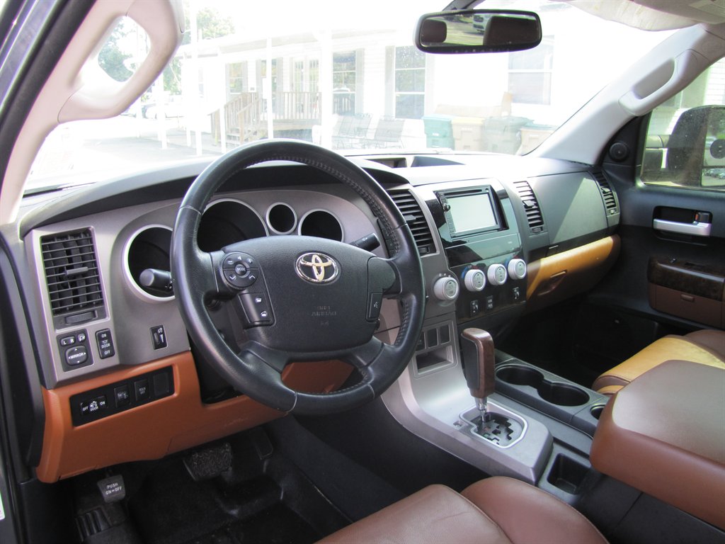 Toyota Tundra photo 11