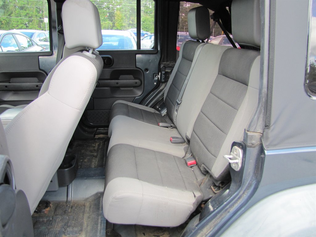 Jeep Wrangler photo 8