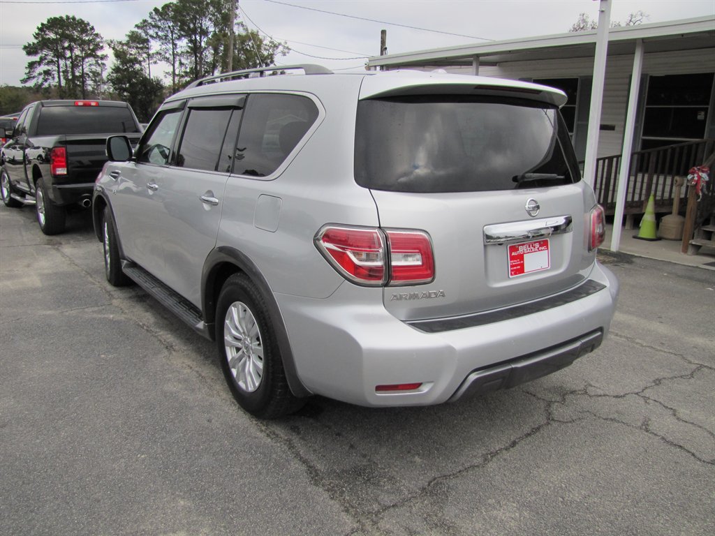 Nissan Armada photo 7