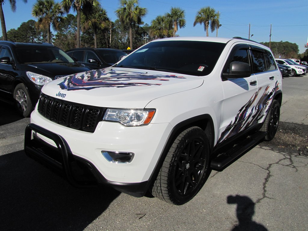 2021 Jeep Grand Cherokee Laredo E's photo