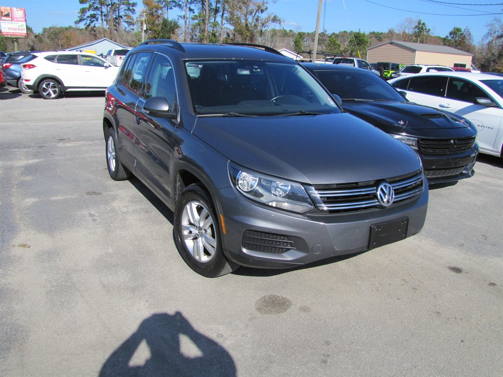 2016 Volkswagen Tiguan S's photo