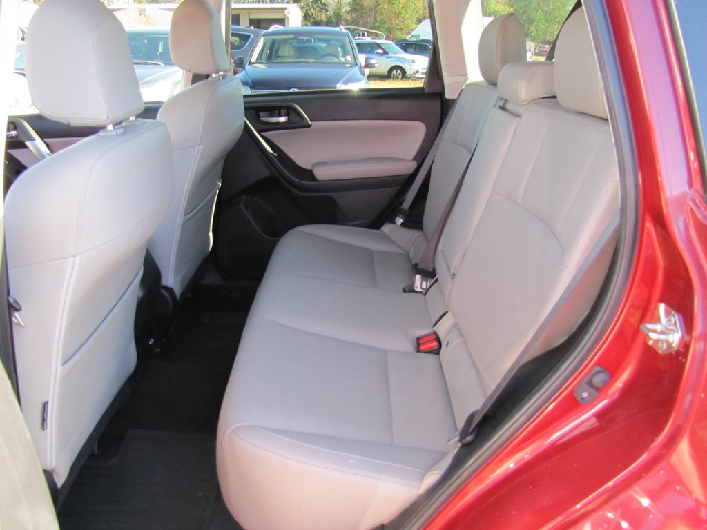 Subaru Forester photo 8