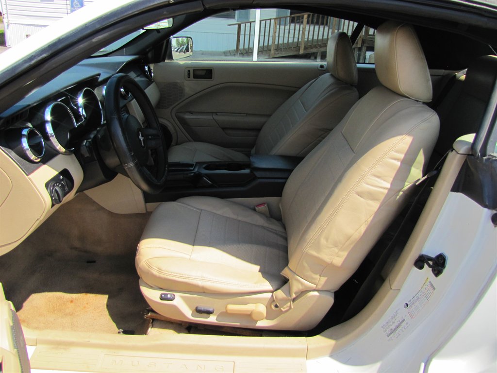 Ford Mustang photo 7