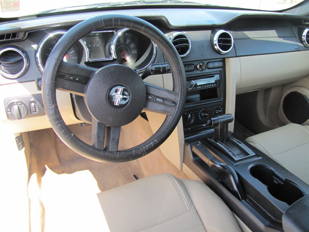 Ford Mustang photo 9