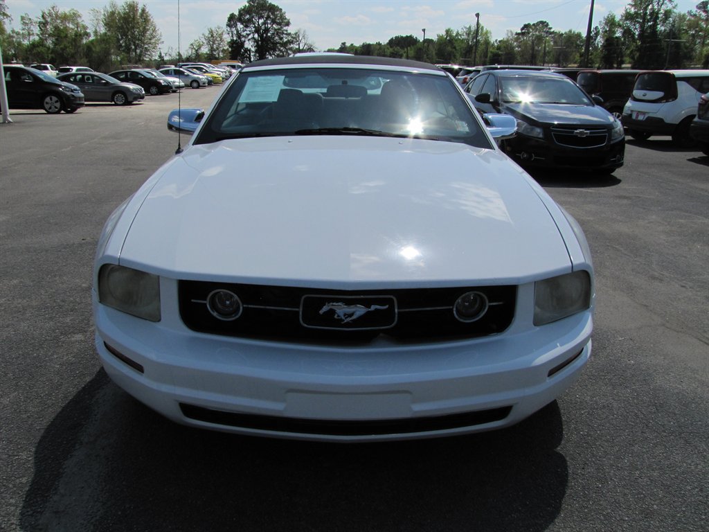 Ford Mustang photo 2