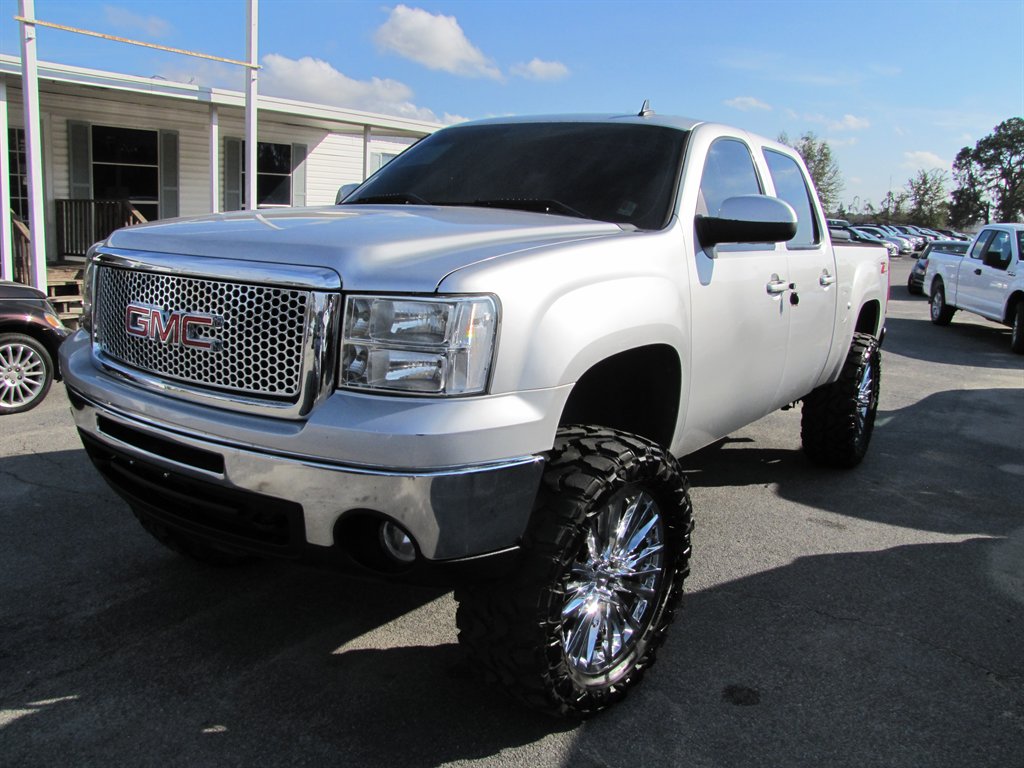 2011 GMC Sierra SLT's photo