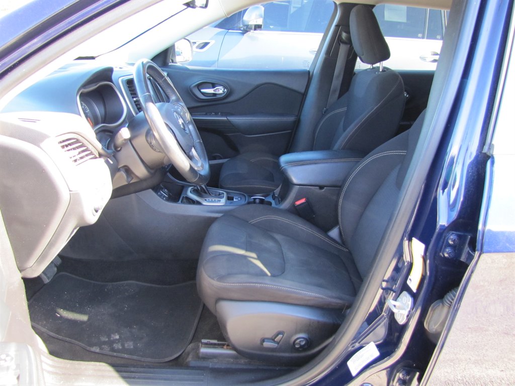 Jeep Cherokee photo 7