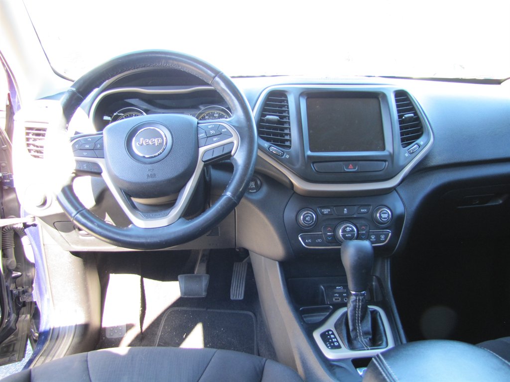 Jeep Cherokee photo 9