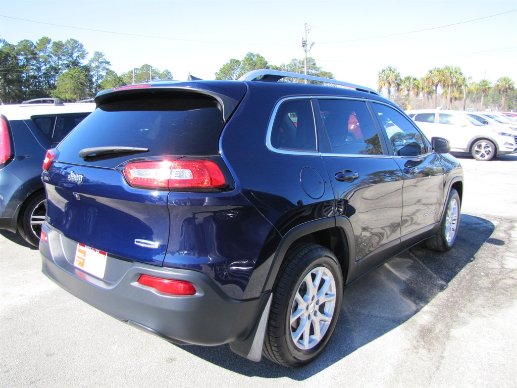 Jeep Cherokee photo 4