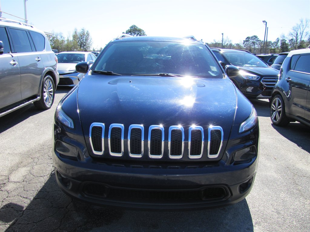 Jeep Cherokee photo 2