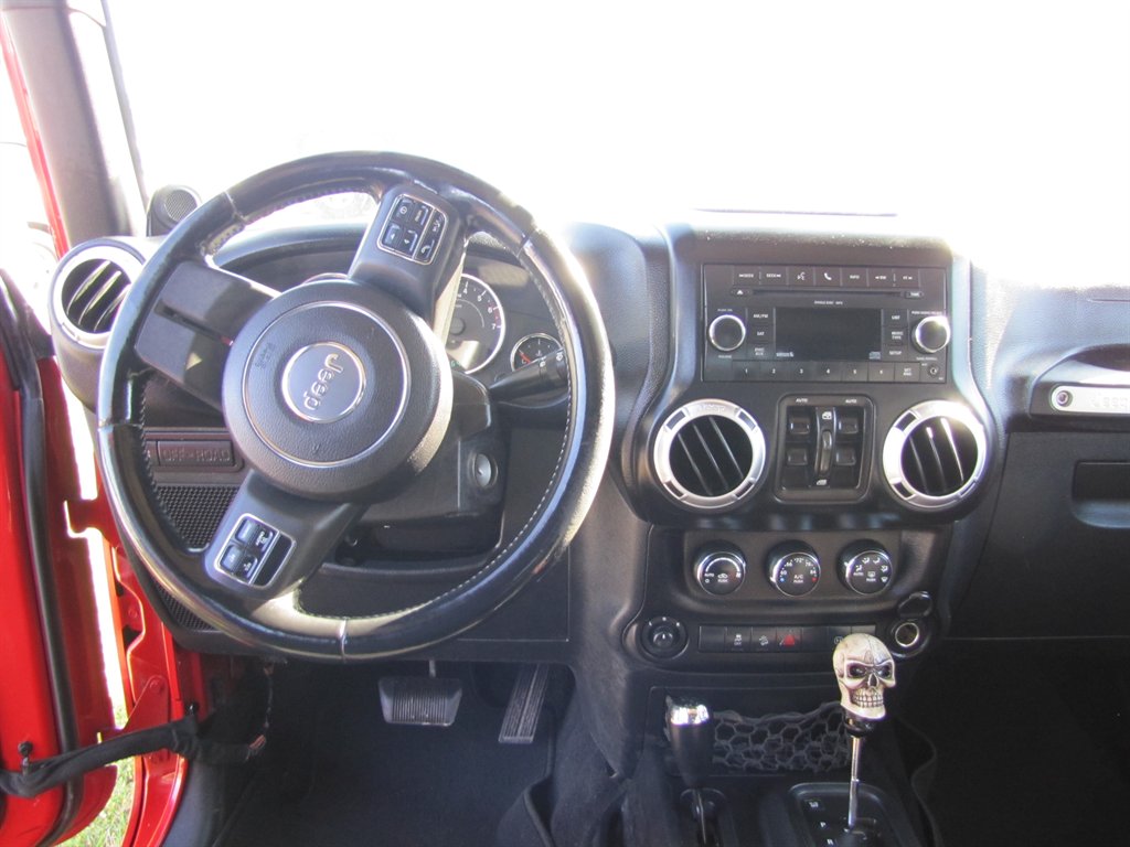 Jeep Wrangler photo 9