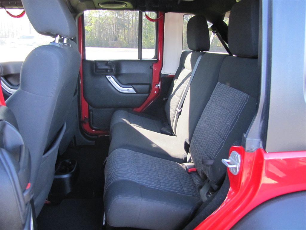 Jeep Wrangler photo 8