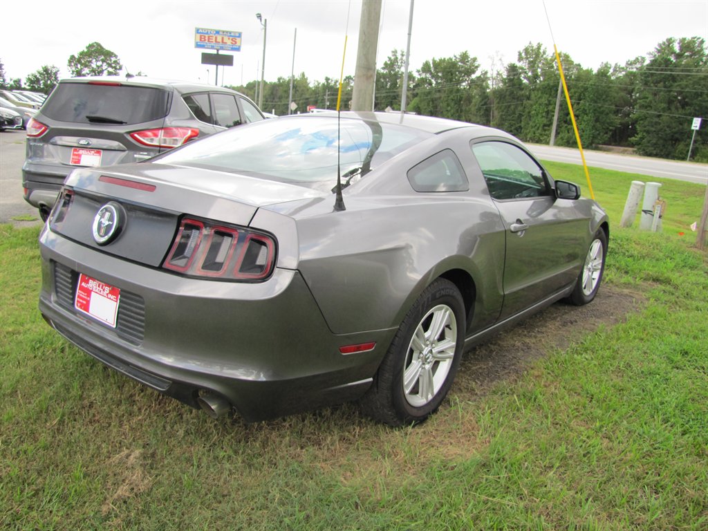 Ford Mustang photo 4