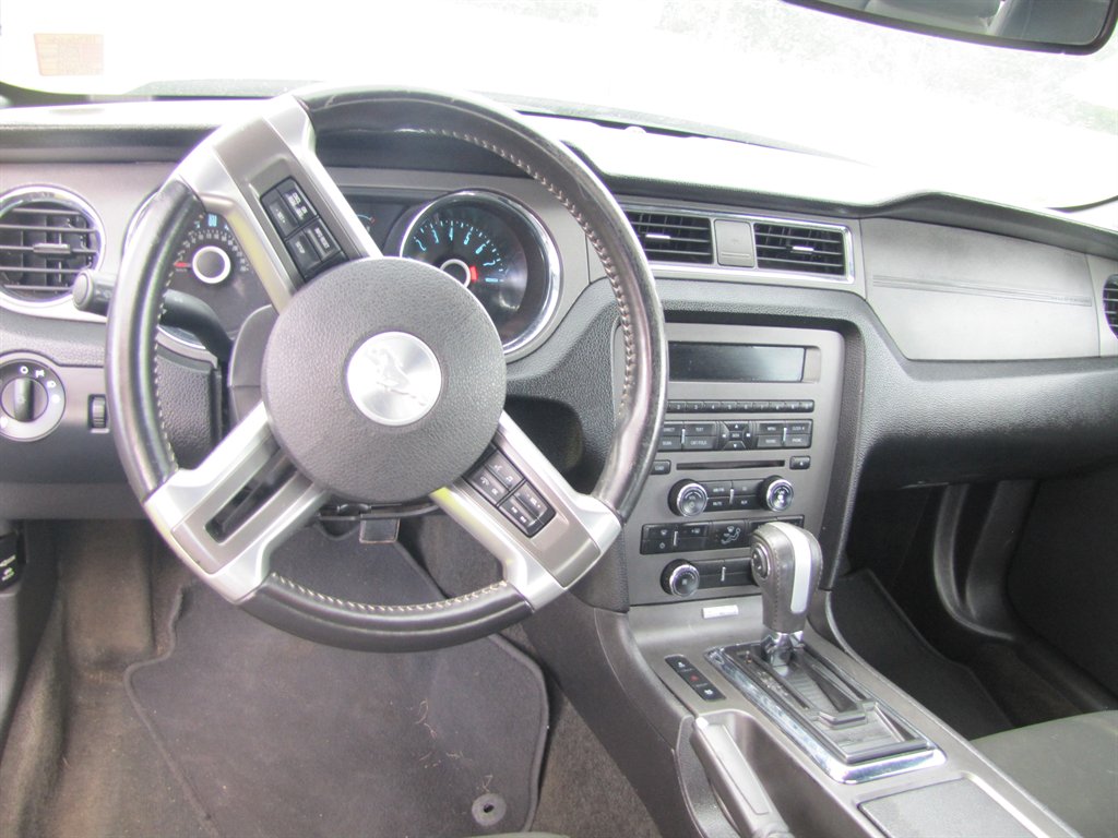 Ford Mustang photo 9