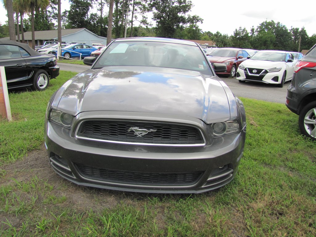 Ford Mustang photo 2