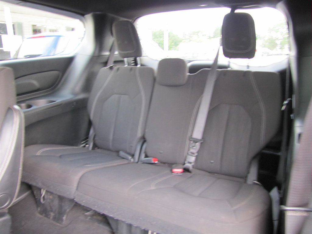 Chrysler Pacifica photo 9