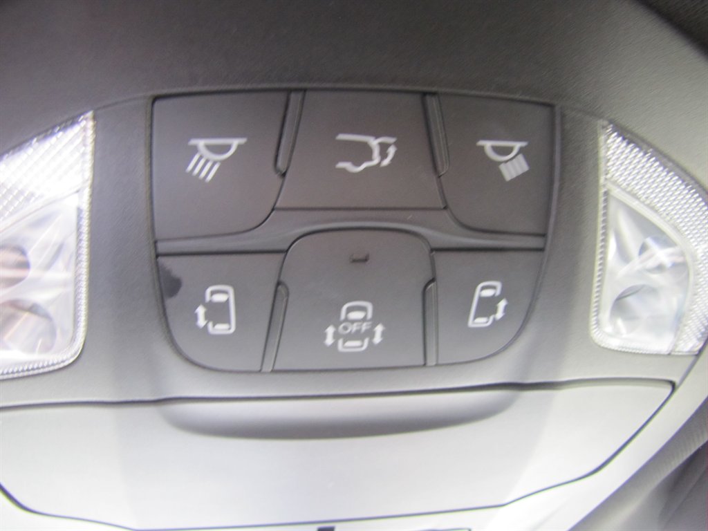 Chrysler Pacifica photo 13