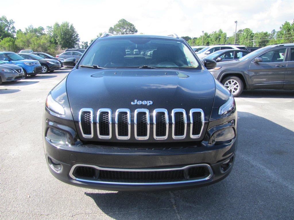 Jeep Cherokee photo 2