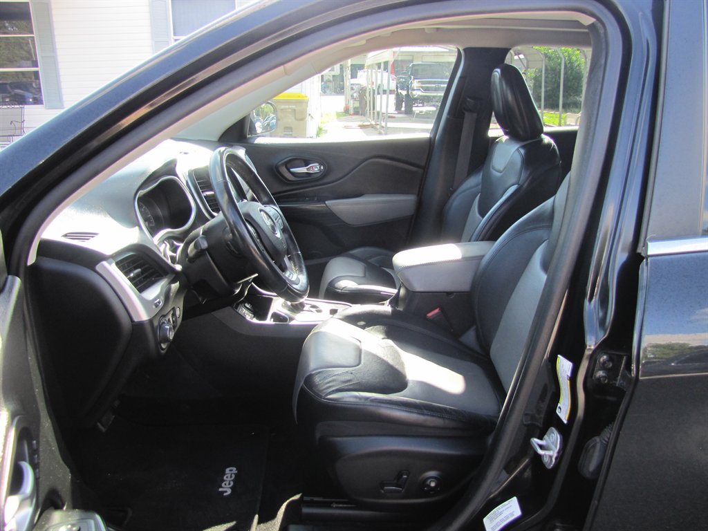Jeep Cherokee photo 7