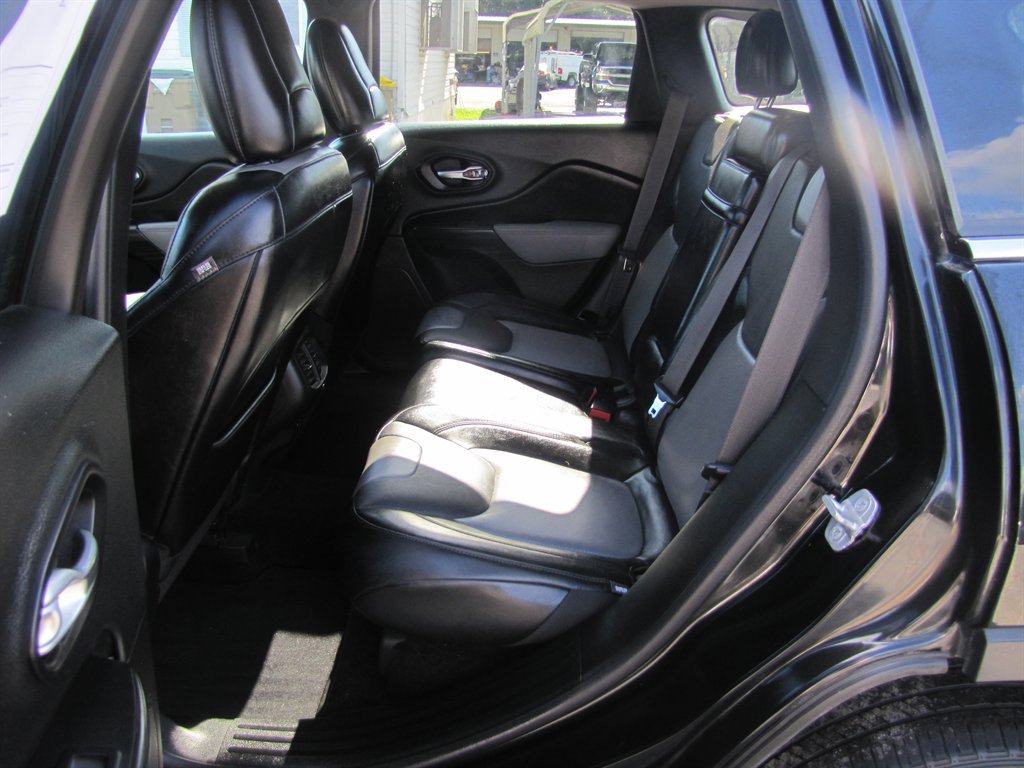 Jeep Cherokee photo 8