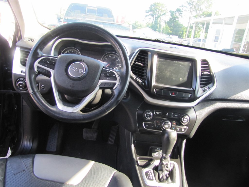 Jeep Cherokee photo 9