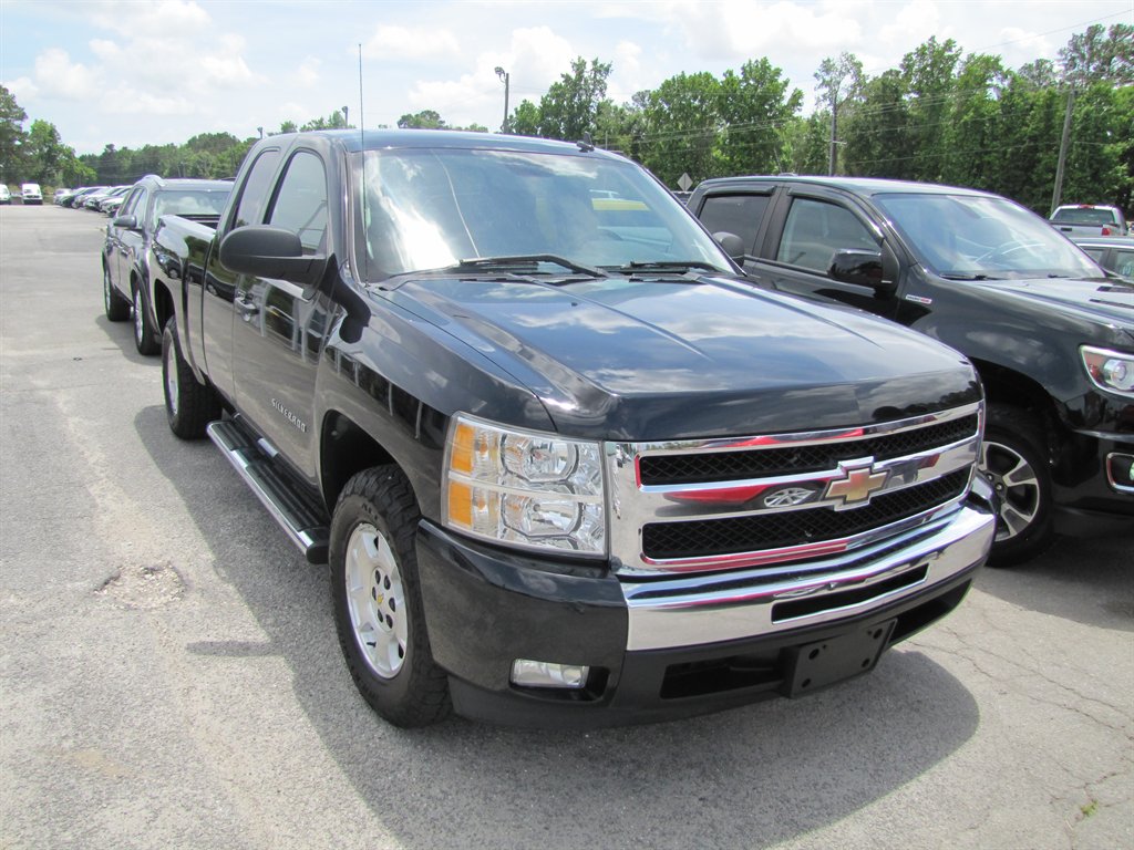 2011 Chevrolet Silverado 1500 LT Extended Cab MWB's photo