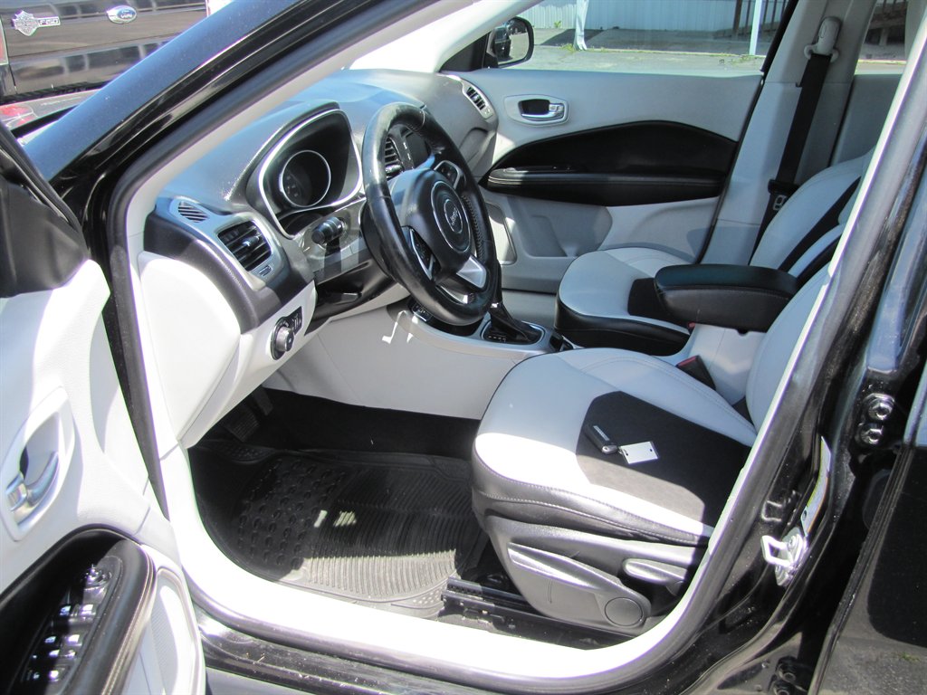 Jeep Compass photo 9