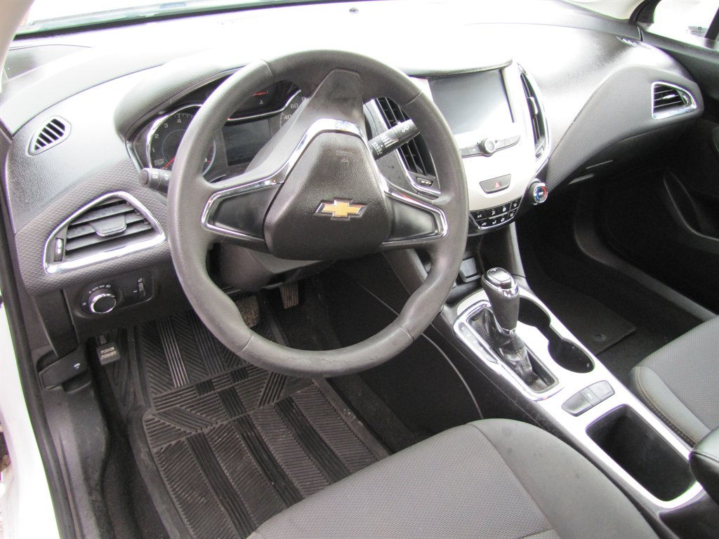 Chevrolet Cruze photo 11