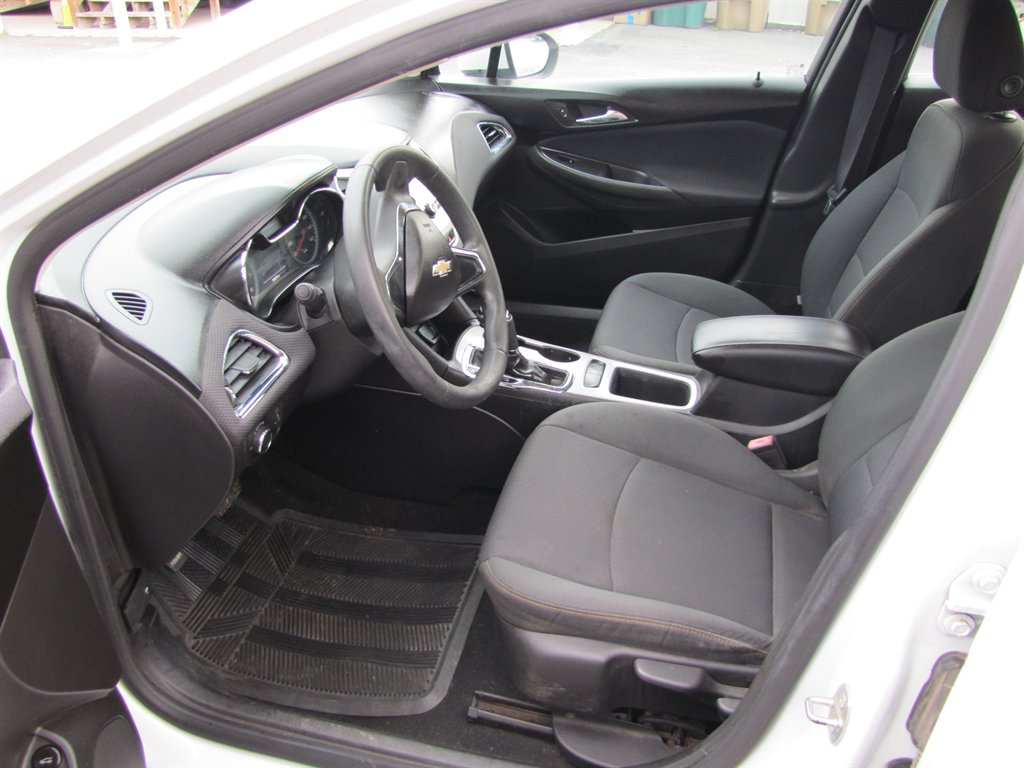 Chevrolet Cruze photo 9