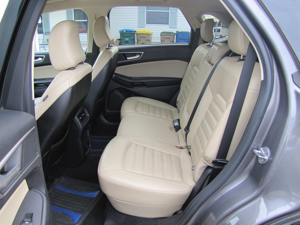 Ford Edge photo 8