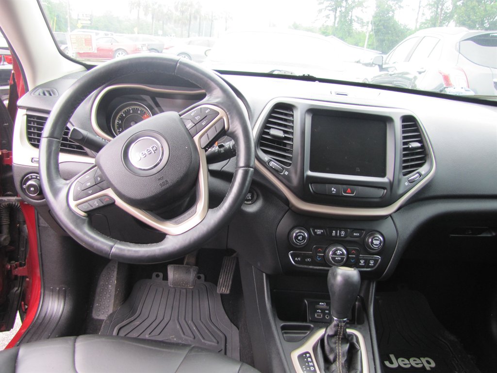 Jeep Cherokee photo 9