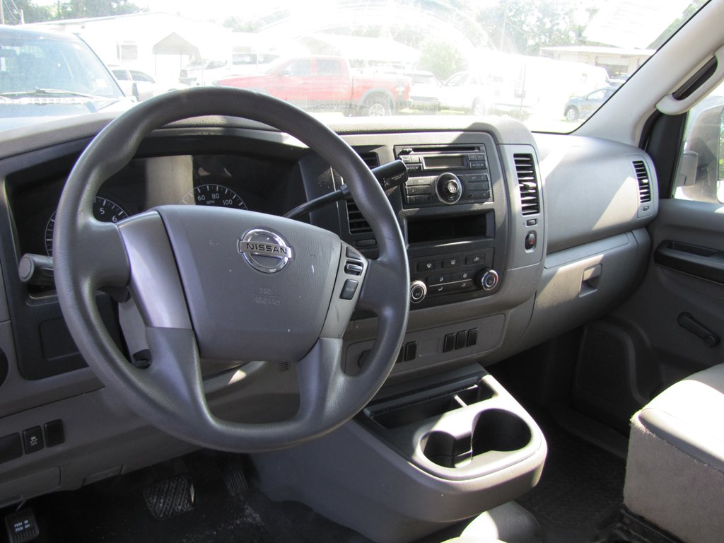 Nissan NV 1500 photo 8