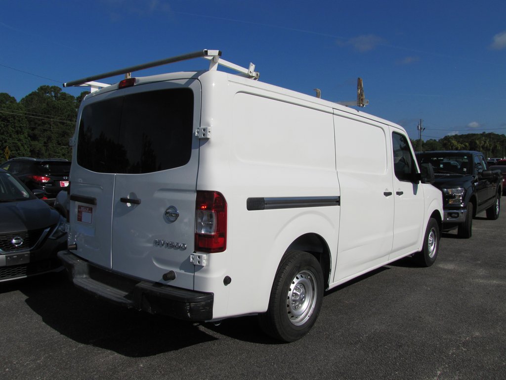 Nissan NV 1500 photo 4