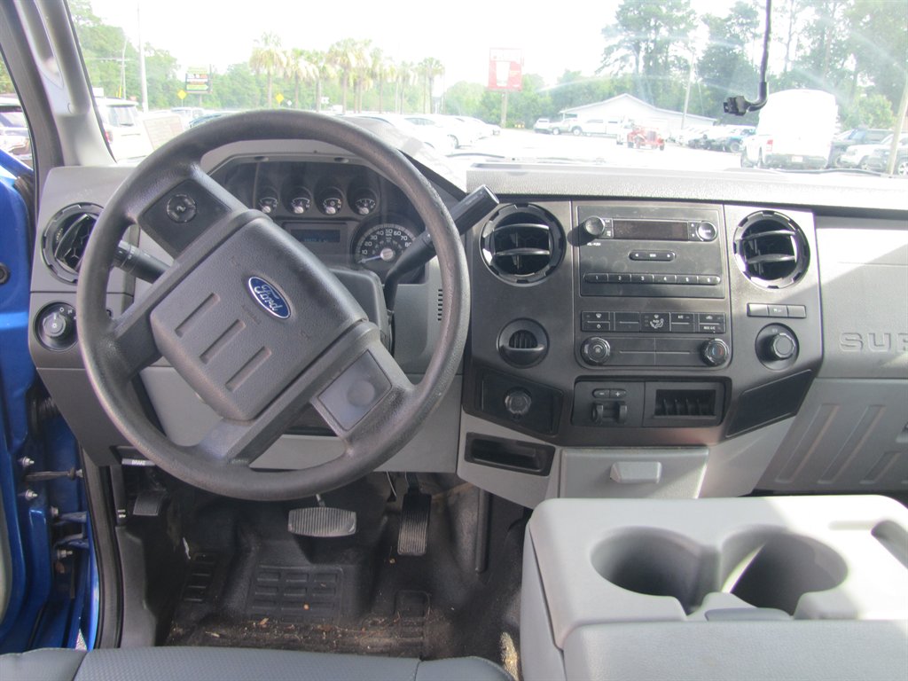Ford F350SD photo 8
