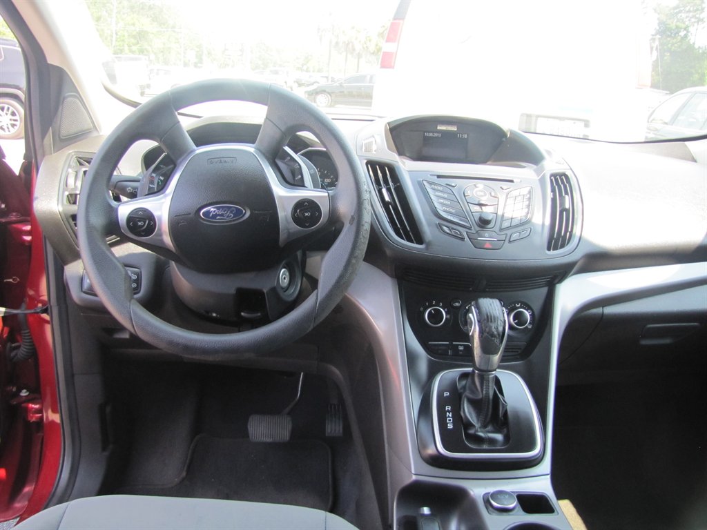Ford Escape photo 9