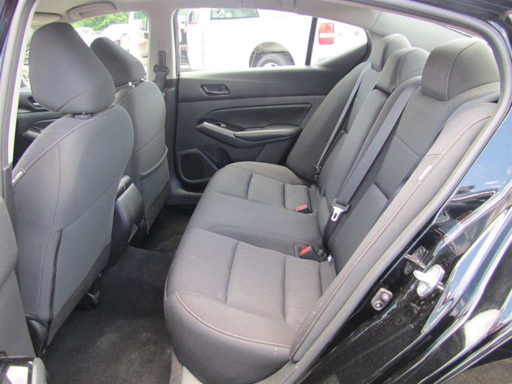 Nissan Altima photo 8