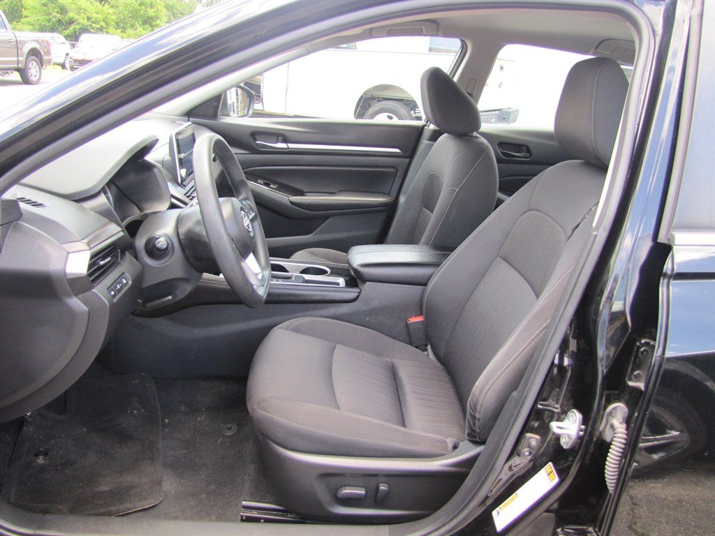 Nissan Altima photo 7